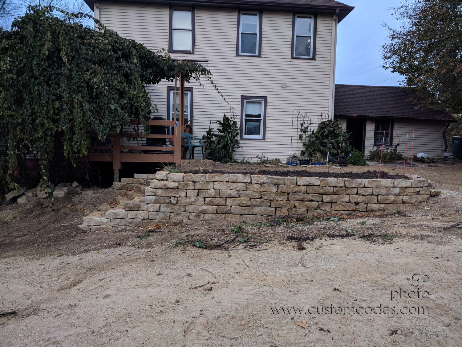 20171029WallFromDriveWay